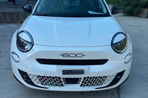 Fiat 600 Hybrid 100 CV DCT MHEV Serie Speciale Ico