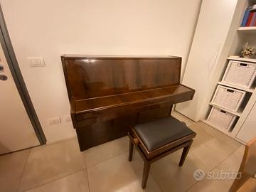 OFFERTĄ Pianoforte Rösler a muro in mogano.