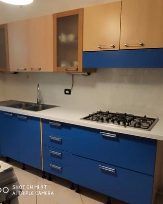 Cucina lineare Blu Rovere