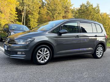 Volkswagen Touran 1.6 TDI 115 CV SCR*Neopatentati*