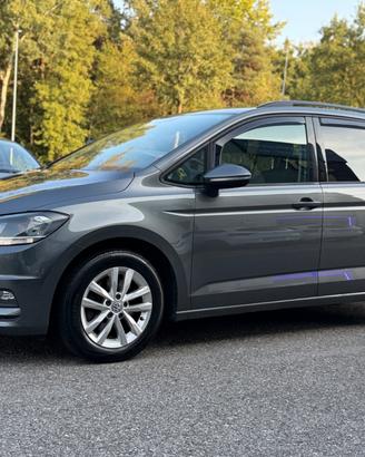 Volkswagen Touran 1.6 TDI 115 CV SCR*Neopatentati*