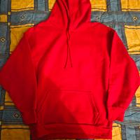 Felpa rossa con cappuccio 