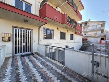 3 LOCALI A PINETO