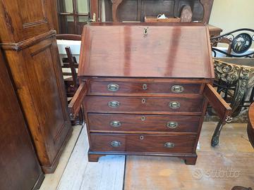 Elegante antica ribaltina in legno