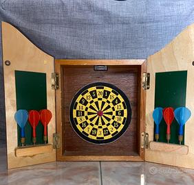 Bersaglio con freccette vintage