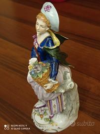 Dama 1850 porcellana di Capodimonte.