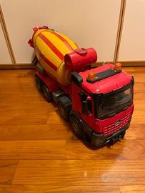 Gioco Bruder betoniera Mercedes Arocs lampeggianti