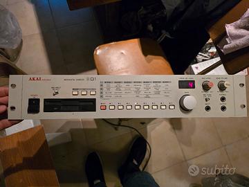 Akai s01