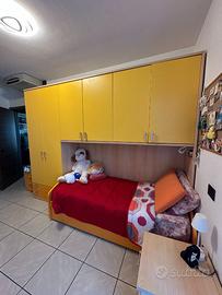 Camera ragazza completa e armadio a ponte