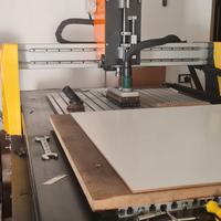 Pantografo CNC con area di lavoro 1500x750x185