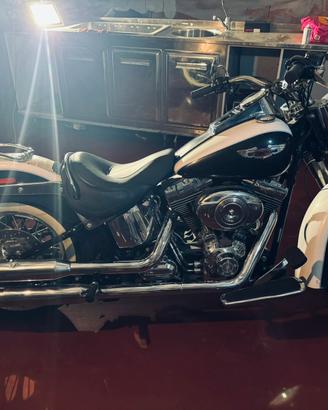 Harley Davidson Heritage Deluxe di esposizione