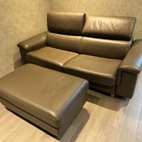 Divano letto in pelle con pouf