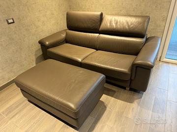 Divano letto in pelle con pouf