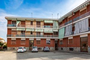 BILOCALE CON BOX IN VIA NOVARA