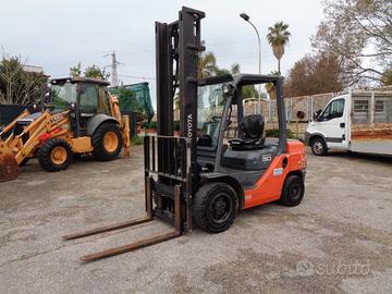 CARRELLO ELEVATORE TOYOTA TONERO 30