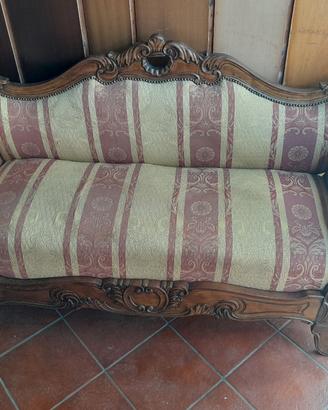 DIVANI/CASSETTIERE/COMODINI/TAVOLO