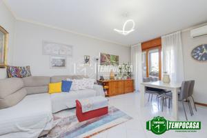 Ampio Trilocale Con Doppi Servizi, Posto Auto E Ca