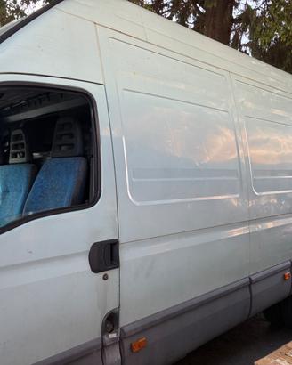 Daily Iveco prolungato gemellato