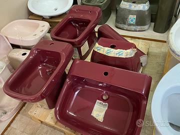Un set di sanitari , degli anni '70 e '80.