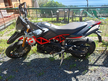 Aprilia dorsiduro 900