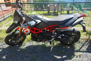 Aprilia dorsiduro 900