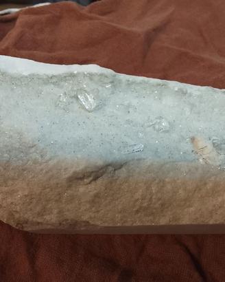 Minerale marmo di Carrara con cristalli