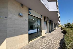 NEGOZIO A MONTESILVANO