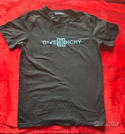 T-shirt givenchy
