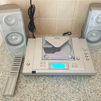consolle HI-FI con lettore CD e radio.