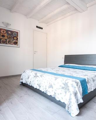 Stanza arredata in appartamento