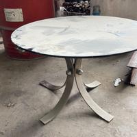 Tavolino con piano in vetro