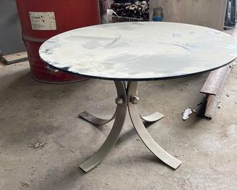 Tavolino con piano in vetro