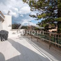 Trivano ristrutturato con terrazza e p.auto