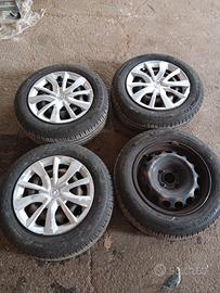 Opel Corsa F Gomme e Cerchi Ferro 185/65/15 Estive