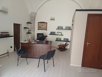 Locale 30 mq + cantina