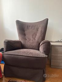 Poltrona marrone rivestita
