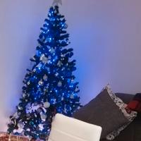 Albero di natale con decorazioni