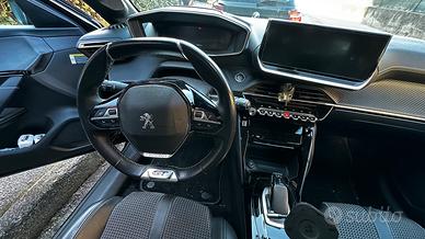 Peugeot e-208 GT 136cv