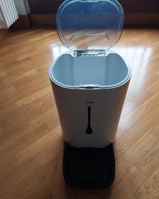 Distributore automatico crocchette 