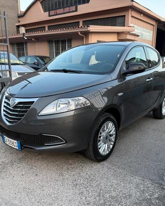 Lancia Ypsilon 5 porte Metano Ecochic Gold