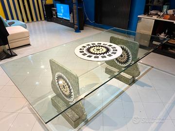 Tavolo Pranzo ad intarsi in marmo e piano in vetro