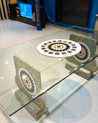 Tavolo Pranzo ad intarsi in marmo e piano in vetro