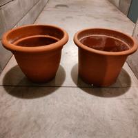 Due vasi grandi tondi
