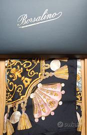 Foulard donna in seta completa di scatola.