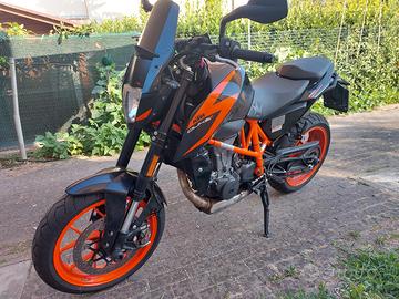 KTM 690 Duke R