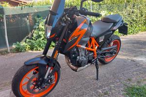 KTM 690 Duke R