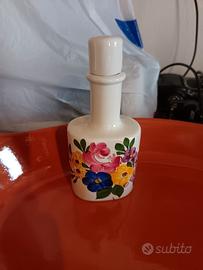 Vasetto di porcellana decorato con tappo