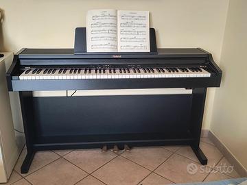 Pianoforte digitale Roland RP301R