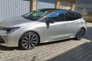TOYOTA COROLLA 2.0 Hybrid GR Sport