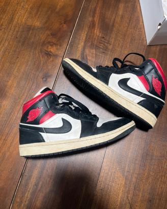 Jordan 1 Mid